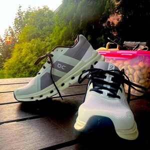 Women’s size 7.5 OnCloud Cloudrunner shoes.